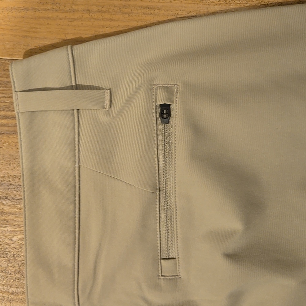 NWT Men's Vuori Cascade Tech Chino Pant. In Color Winter Pear. Size W 30" L 30" - Picture 11 of 13